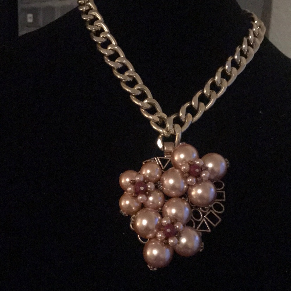 Big Pearls Bling Statement Necklace Gold-Tone
